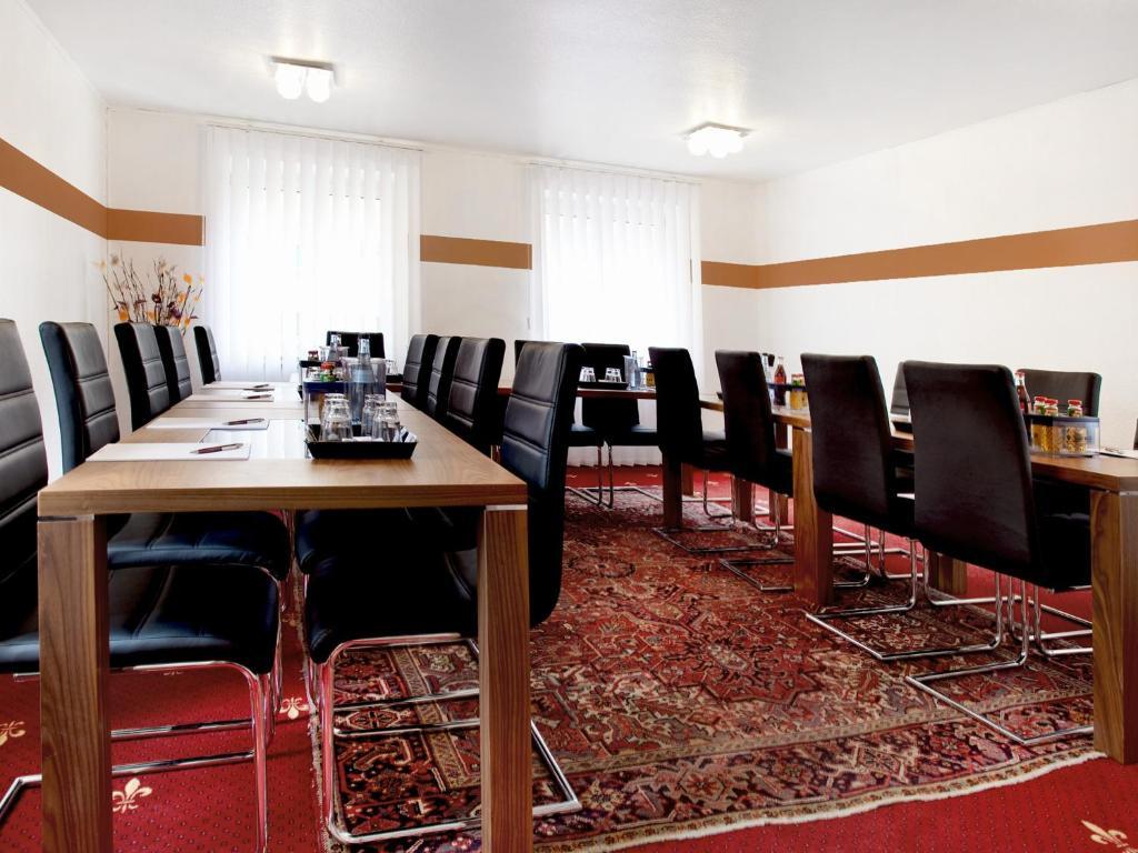 Tiptop Burgschmiet Garni Hotel 3*