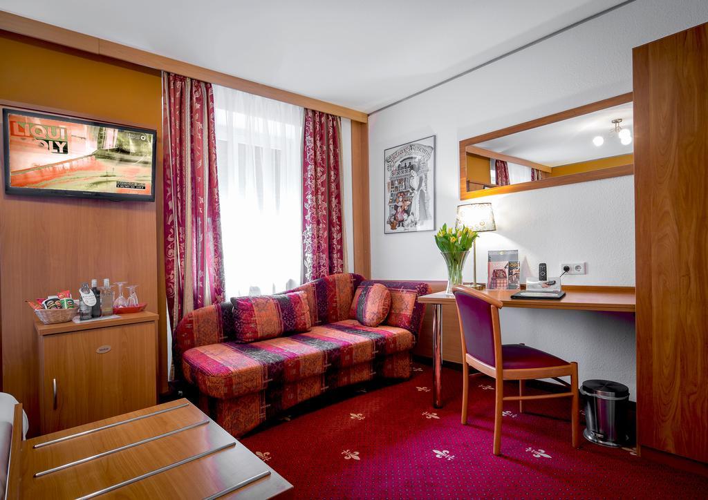 Tiptop Burgschmiet Garni Hotel 3*