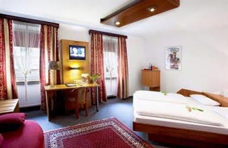 Tiptop Burgschmiet Garni Hotel 3*
