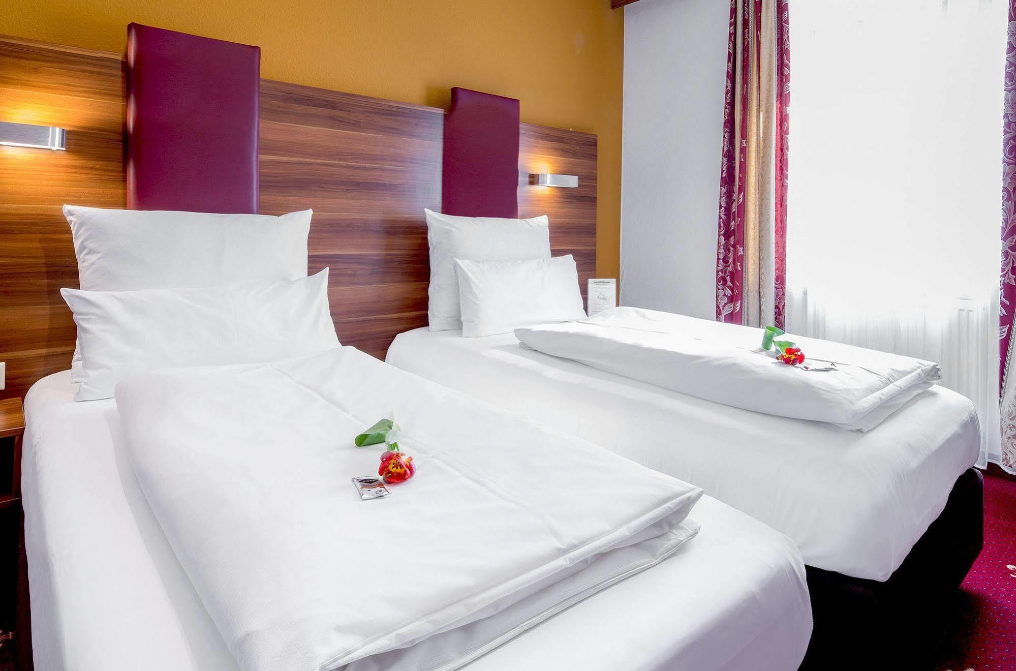 Tiptop Burgschmiet Garni Hotel